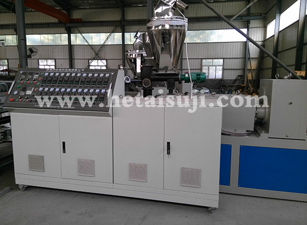 Twin screw machine