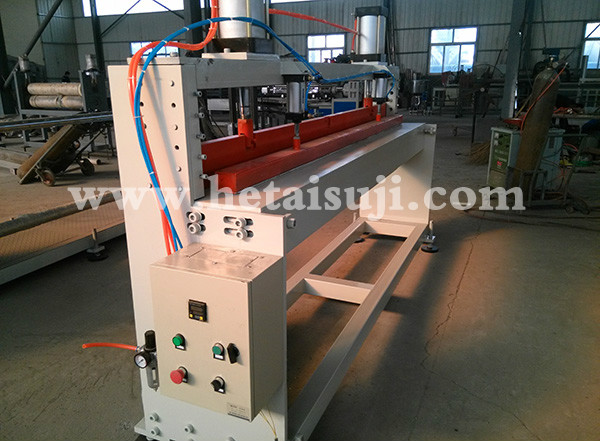 Sheet cutting machine